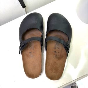 Birkenstock Birki’s Maria Black Pebbled Leather Mary Jane Clog. Size 6/37.